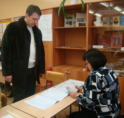 Участие в голосовании принял глава администрации города Шумерли